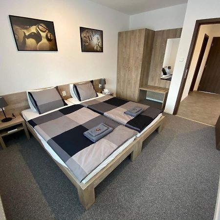 Apartmany เปเลอจิมอฟ ภายนอก รูปภาพ